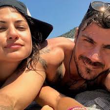 Μία χαρούμενη αποκάλυψη έγινε στο instagram, αφού από ότι φαίνεται ο άκης πετρετζίκης θα γίνει πατέρας. Full In Love O Akhs Petretzikhs Deite Ton Me Thn Kopela Toy Kai Apo Poy Thn 3erete Instyle Gr