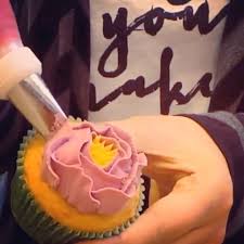 Sneak Peak Couturecakes101 Making Buttercream Peonies With A Wilton Tip 104 The Magic Tip For Piping Peo Wilton Tips Cake Decorating Tips Butter Cream