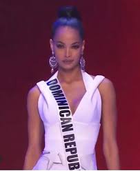 Check spelling or type a new query. Video Asi Desfilo En Traje De Gala La Miss Rd En La Preliminar Del Miss Universo Entornointeligente