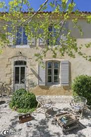 La Garance En Provence E Magdeco Magazine De Decoration Maison En Provence Jolie Maison Crepi Maison