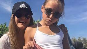 Robert, ehefrau carmen und die töchter davina shakira und shania tyra haben alles, wovon andere nur träumen. Zu Sexy Auf Instagram Heftige Vorwurfe Gegen Die Tochter Der Geissens