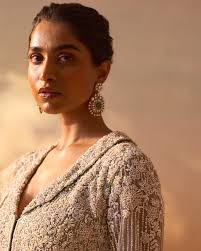 Beauty for @nitikagujralofficial ✨ Hair @hairbynadim01 Hmu assistant  @aakarsh_rathore Photography @amanwithfilms Inframe @_yourgirljuliana_  @traceyannedc @janhaviraii Styling @styleopulence . . . . . #makeup  #makeupindia #muaindia ...