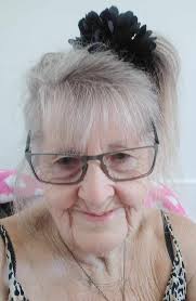 Y'all, I just got some new images back from the insanely talented  @heybeccaphoto , and it's time for a new profile image. I've had the same  profile picture here