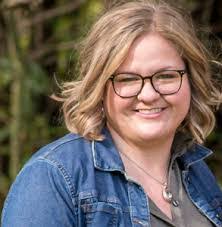 Kelly Dimick's Instagram, Twitter & Facebook