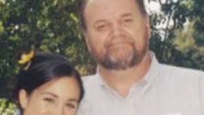 Føler seg sviktet av faren