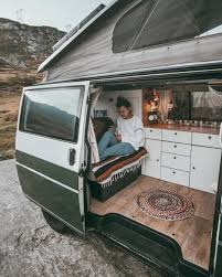 Vanlifecamper Road Trip Trip Travel Voyage Routard Van Combi Vanlife Vagabond Baroudeur Voyageur Glob Van Amenage Fourgon Amenage Camping Car Interieur Camion