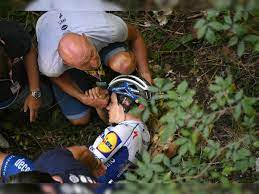 Only victor fastre (18 years and 362 days, in 1909) and georges ronsse (19 years and 102 days in. Cyclist Remco Evenepoel Rushed To Hospital After Frightening Crash Into Ravine