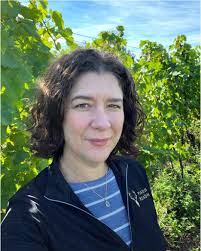 How to Open a Sparkling Wine Bottle with a Broken Cork