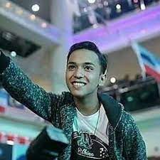 intro dm e am f dm e verse 1 am f g c lihat diri ini tatap mata ini dm e adakah aku pendusta cintamu am f g renungku disini didalam hati ini c f g adakah aku insan yang engkau cintai [ch. Aiman Tino Permata Cinta Photos Facebook