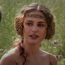 Margot Robbie vs Natalie Portman Who is prettier facially?