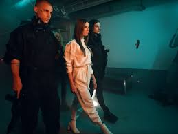 Autorem słów i muzyki jest juliusz kamil. Friz S Team Did A Bank Robbery Roksana Wegiel As A Policewoman Did Not Give Up Archyworldys