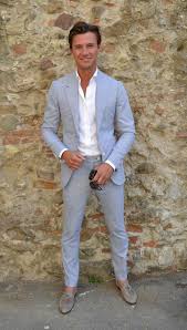 On dit que la mariée est la plus importante mais cela ne signifie pas que le marié est invisible. 1001 Modeles Tendances Pour Mieux Choisir Son Costume Marie En 2018 Tenue Mariage Homme Mode Homme Styles De Mode Pour Hommes