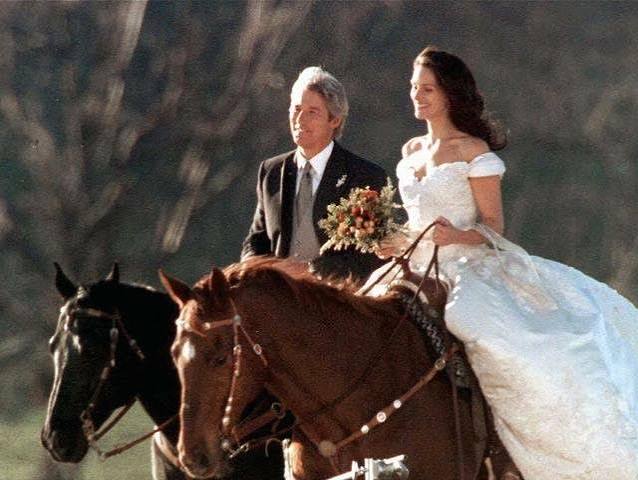 Runaway bride julia roberts | The runaway bride, Runaway bride movie,  Western romance off shoulder gown