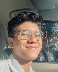Yup, awalnya dirinya mengaku bahwa mendengarkan lagu ardhito tersebut memberikan suasana yang menyenangkan, namun setelah video clip dari lagu. Pin Di Mahhh Boyzzz