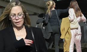 Melanie Griffith And Stella Banderas Enjoy A Lunch Together Before Catching Up On Holiday Shopping Daily Mail Online Стелла бандерас — дочь актёров антонио бандерас и мелани гриффит. melanie griffith and stella banderas