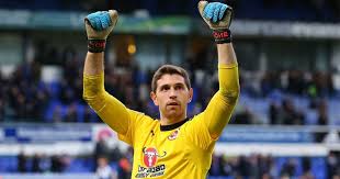 The goalkeeper pleaded for a move to aston villa after learning bernd leno would be no.1. Emiliano Martinez In The Last Game Of The Season The Reading Fans Were Shouting My Name And Begging Me To Stay Permanently Tribuna Com