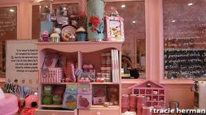 Inside Of Chloe S Cupcakes I Love Paris Pretty In Pink Match Making