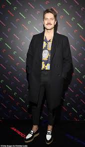 Lucas bravo's dad is daniel bravo, a french former professional football player. Emily In Paris Fans Shocked By Lucas Bravo S Different Look Before He Landed Role As Chef Gabriel Aktuelle Boulevard Nachrichten Und Fotogalerien Zu Stars Sternchen
