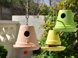 Diy Transformer Des Pots De Fleurs En Nichoirs Mangeoires Leroy Merlin Pot De Fleurs Nichoir Maisons D Oiseaux Faites Maison
