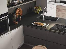 Esempio Di Piano Cucina In Okite Grigio Effetto Pietra Piani Cucina Pranzo Cucina Cucine