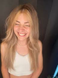 Liz Bean's Instagram, Twitter & Facebook