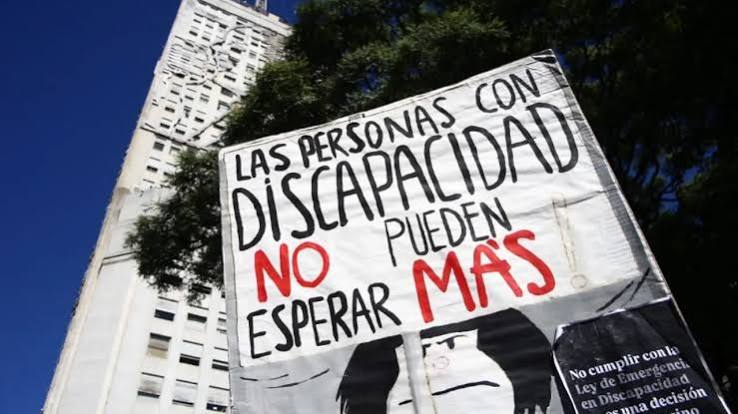 Presupuesto 2027: el Gobierno busca eliminar los aumentos de AUH por inflación y cambiar las pensiones por discapacidad - Chequeado