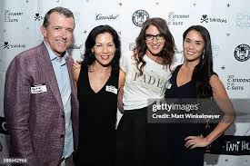 77 Tami Holzman Photos & High Res Pictures