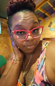 Good morning everyone, It's SAMEFRAMEMONYAY red frame edition...  Thesalsaqueen Sq #vooglamstyle #customerambassador