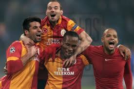 Drogba, wesley sneijder, felipe melo run during training ahead of the chelsea game. Soccrates Images Gokhan Zan Didier Drogba Wesley Sneijder Felipe Melo Of Galatasaray