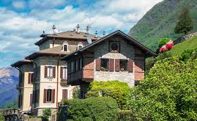 Alle informationen zur unterkunft, einschließlich der telefonnummer und der adresse, finden sie nach der buchung in der buchungsbestätigung und in ihrem konto. Schones Haus Im Alten Stil In Den Bergen Foto Vorratig Crushpixel