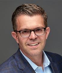 Eric Flett's Instagram, Twitter & Facebook