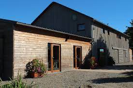 Le bardage en bois améliore l'isolation thermique et acoustique, il vous protège des intempéries et modifie l'aspect extérieur de votre habitation. Bardage Bois Le Champ Des Possibles Bois Com