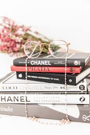 Chaine De Lunettes Perles Blanches Et Dorees Chainedelunettes Chaine Chain Lunettes Glasses Perles Pear En 2020 Lunettes De Soleil Vintage Lunettes Perle Blanche
