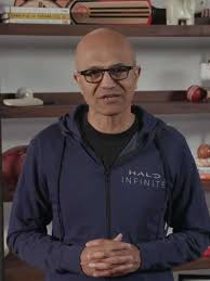 "Estamos trabalhando para reconquistar os fãs no Windows e no Xbox", diz Satya Nadella