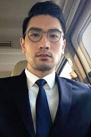 19 Photos That Prove There Is Nothing Hotter Than A Guy In Glasses Handsome Asian Men Asian Men Hairstyle Asian Men