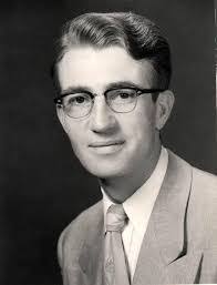 Lester Gill's Instagram, Twitter & Facebook