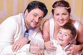 Anna netrebko liegt im krankenhaus. Anna Netrebko Sohn Ist Mein Gluck Prominente 2021