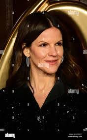 Eloise Williamson's Instagram, Twitter & Facebook