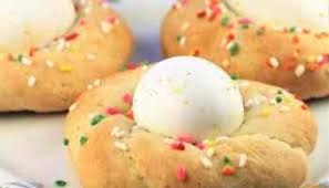 I love making bread, especially for the holidays. Sicilian Easter Cuddura Cu L Ova Mangia Bedda