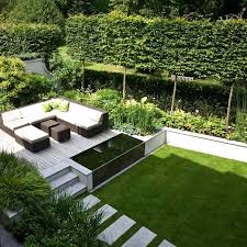 Sitzplatz Garten Grosse Geflochtene Polstermogel Kleiner Teich Garden Deco Garden Architecture Modern Garden Small Garden Design