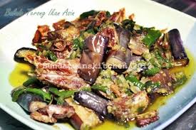 Aduk terong goreng, sambal, ikan asin diatas api sedang sebentar, campur kemangi, test rasa. Sambal Bundatwinskitchen