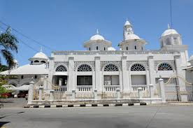 Kuala terengganu is the state capital of terengganu, on the east coast of peninsular malaysia. Traditionelle Falttur Bei Abidin Mosque In Kuala Terengganu Malaysia Stockfoto Bild Von Decke Malaiianer 53370322