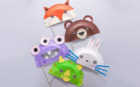 Estas máscaras de carnaval hechas con platos de cartón son otra idea ir al artículo. Inspiracoes De Mascaras De Carnaval Para Miudos