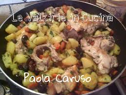 Quando in sicilia si parla del coniglio alla stimpirata si pensa subito al sughetto e alle olive verdi, ma il nostro cuoco si è reinventato e ha valorizzato la sua versione in modo originale e a dir poco sublime. Coniglio Alla Stimpirata Le Valkirie In Cucina