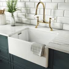 Are very essential for every type of kitchen and can be used for countless numbers of purposes starting from cleaning utensils to washing foods and much more. Rangemaster Farmhouse Belfast Kitchen Sink Ceramic Sinks
