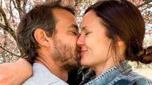 El video de Paula Chaves y Peter Alfonso a los besos apasionados en el  cumple de Marcela Kloosterboer