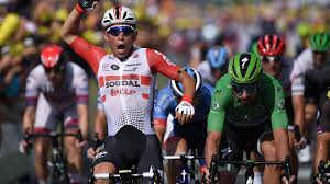 Vainqueur de la vuelta 2015, le sarde n'a pu disputer, à cause d'une blessure, la 100e édition du giro qui partait de son île. Tour De France Caleb Ewan Remporte La 16e Etape A Nimes Julian Alaphilippe Reste En Jaune