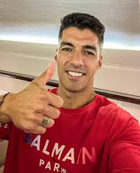 Here's Luís Suarez traveling to Uruguay in order to join Nacional as free  agent 🚨🛩🇺🇾 #transfers