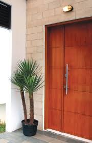 Untuk konsep rumah minimalis modern, kusen pintu yang dipilih biasanya tanpa motif atau hanya polos dengan warna yang variatif. Mau Miliki Pintu Kayu Tapi Minimalis Ini Desain Dan Pertimbangannya Semua Halaman Idea