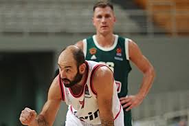 Ο ολυμπιακός έπαιξε πολύ με τον συμβολισμό της υπογραφής του σπανούλη, όπως έχει κάνει σε όλη τη μεταγραφική περίοδο. Zerbas Synexizei O Spanoylhs Agnwsto An Ton 8elei O Olympiakos Ola Prasina